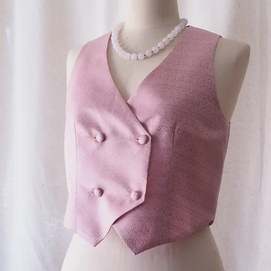 เสื้อเวสท์ ผ้าไหมมัดหมี่แขนกุด เฉดสีชมพูนม รหัส TOP-CT-102837