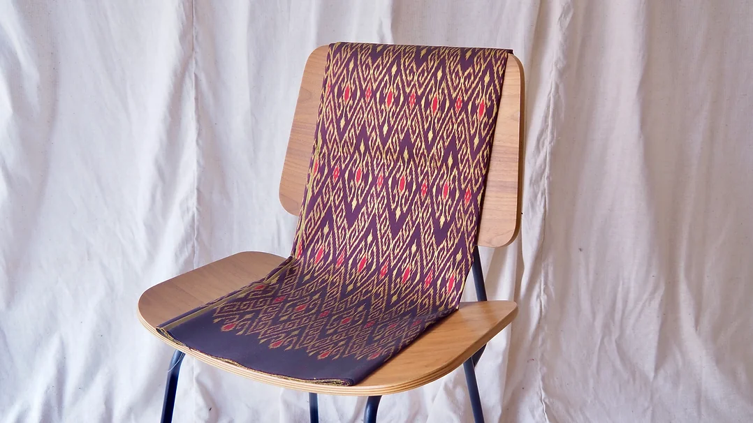 (ผ้าชุด) ผ้าไหมมัดหมี่ไหมแท้ (ผ้าลาย2หลา+สีพื้น2หลา) ลายแก้วนาคโขด สีเหลือง สีม่วง รหัส M2B-CT-103013