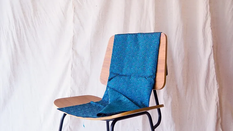 ผ้าไหมพิมพ์ลาย เนื้อเรียบ 2เส้น สีฟ้า ขายตามความยาวหลา รหัส A4-CT-SKU102095