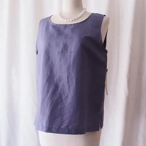 เสื้อผ้าไหมแขนกุด เฉดสีกรมท่า รหัส TOP-102827