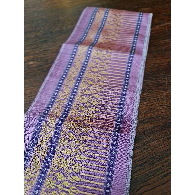 ตีนต่วยไหมแท้ทอมือยกดิ้นทอง ขนาด 7.5นิ้วx2เมตร สีชมพูอมม่วง รหัส WN-119-05076820