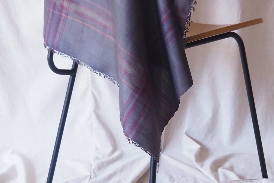 ผ้าพันคอผืนสี่เหลี่ยม ขนาด 65x65ซม. สีเทากรมท่า รหัส ZTG-CT-102689