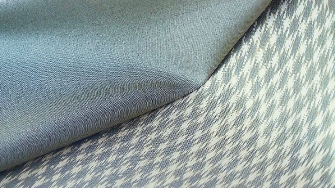 (ผ้าชุด) ผ้าไหมมัดหมี่ไหมแท้ (ผ้าลาย2หลา+สีพื้น2หลา) สีเทา รหัส M2B-CT-102818