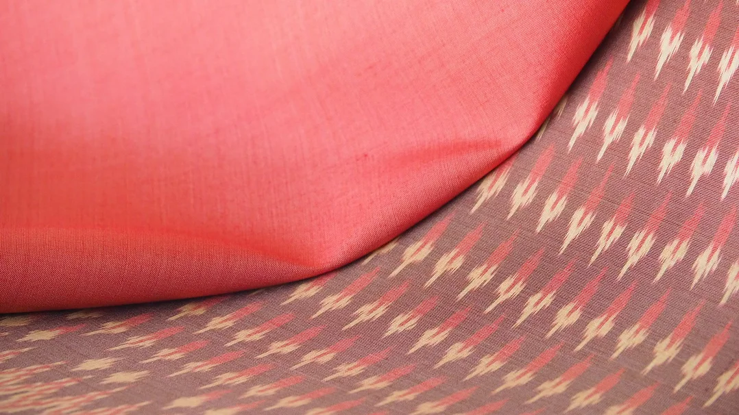 (ผ้าชุด) ผ้าไหมมัดหมี่ไหมแท้ (ผ้าลาย2หลา+สีพื้น2หลา) ลายสร้อยดอกหมาก พื้นสีส้ม รหัส M2B-CT-102542