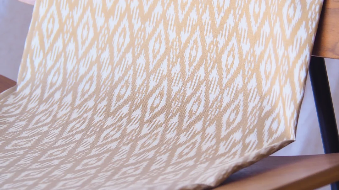 (ผ้าชุด) ผ้าไหมมัดหมี่ไหมแท้ (ผ้าลาย2หลา+สีพื้น2หลา) สีเหลืองทองพราย รหัส M2B-CT-102908