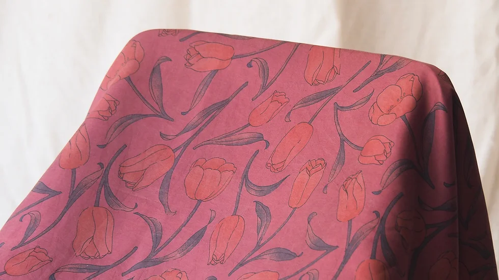 ผ้าไหมพิมพ์ลาย เนื้อเรียบ ย้อมกลบสี ขนาด 1x2.9เมตร ลายดอกไม้ สีเเดงเลือดหมู รหัส A4-CT-103080