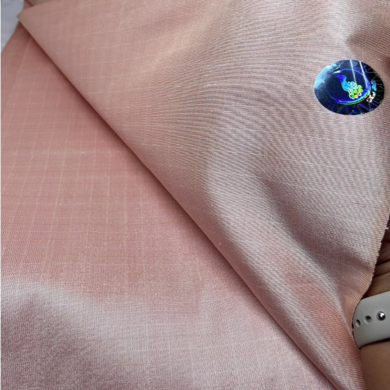 ผ้าไหมลายเกล็ดเต่า ไหมแท้ สีชมพู ขายตามความยาวหลา รหัส R1D-76-P3670