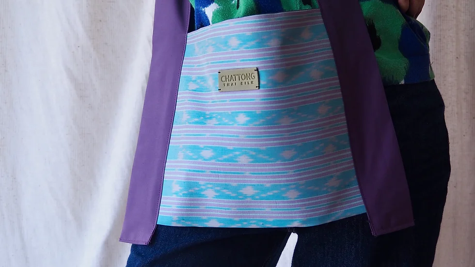 ย่าม ผ้าไหมหมัดหมี่+ฝ้าย ขนาด 20x30ซม ลายพื้นเมือง พื้นสีม่วง-สีฟ้า รหัส GLC-CT-102723