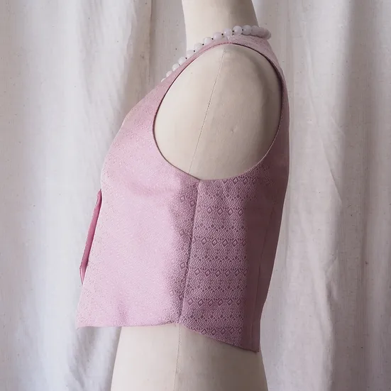 เสื้อเวสท์ ผ้าไหมมัดหมี่แขนกุด เฉดสีชมพูนม รหัส TOP-CT-102837