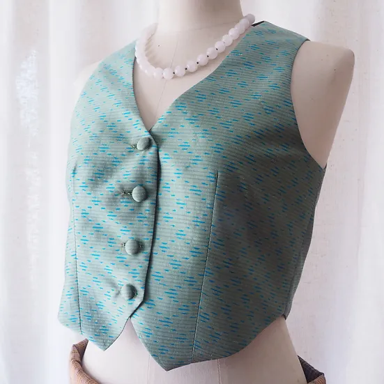 เสื้อเวสท์ ผ้าไหมมัดหมี่แขนกุด เฉดสีเขียวฟ้า รหัส TOP-CT-102836