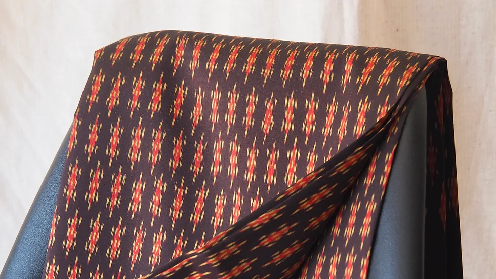 ซิ่น ผ้าไหมมัดหมี่ ไหทแท้ ขนาด 1x2หลา ลายเต่าน้อย พื้นสีน้ำตาล รหัส R1Q-CT-1205674