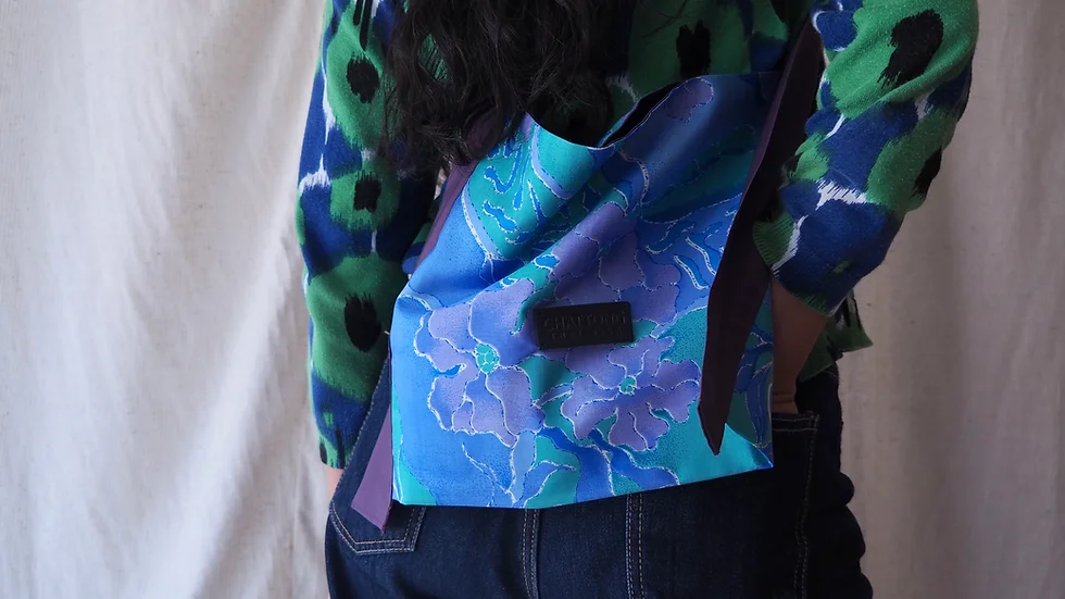 ย่ามผ้าไหม+ฝ้าย ขนาด 20x30ซม ลายดอกไม้ พื้นสีม่วง-สีฟ้า รหัส GLC-CT-102725