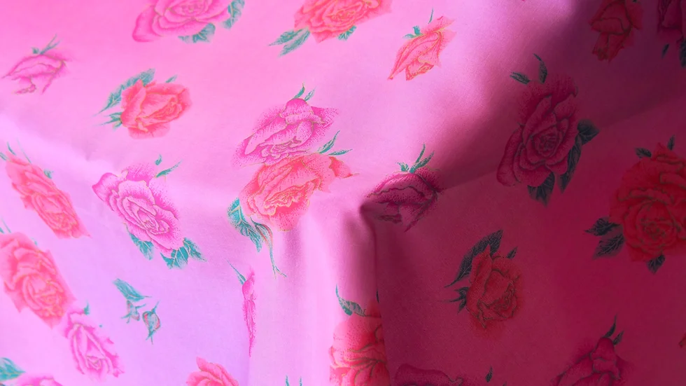 ผ้าไหมพิมพ์ลาย เนื้อเรียบ สไลด์สี ขนาด 1x2เมตร ลายดอกไม้ เฉดสีชมพู รหัส A4-CT-103081