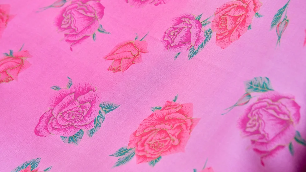 ผ้าไหมพิมพ์ลาย เนื้อเรียบ สไลด์สี ขนาด 1x2เมตร ลายดอกไม้ เฉดสีชมพู รหัส A4-CT-103081