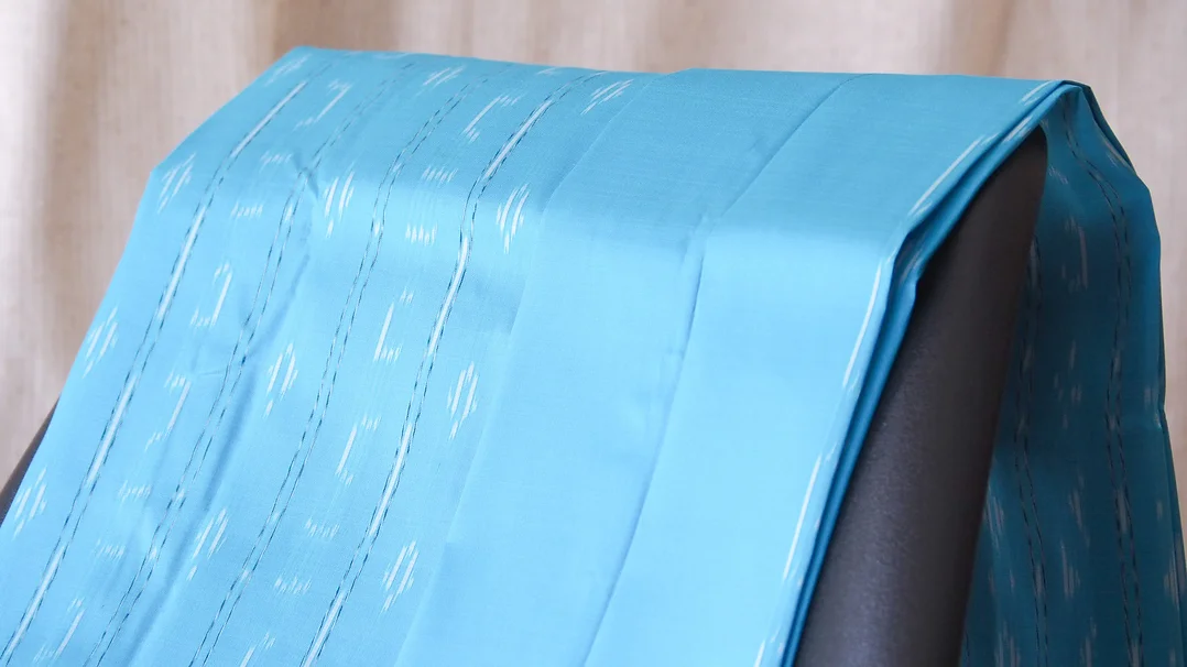 (ผ้าชุด)ไหมมัดหมี่ สองตะกอ ไหมแท้ (ผ้าลาย2หลา+สีพื้น2หลา) พื้นสีฟ้าใส รหัส M2B-CT-102300