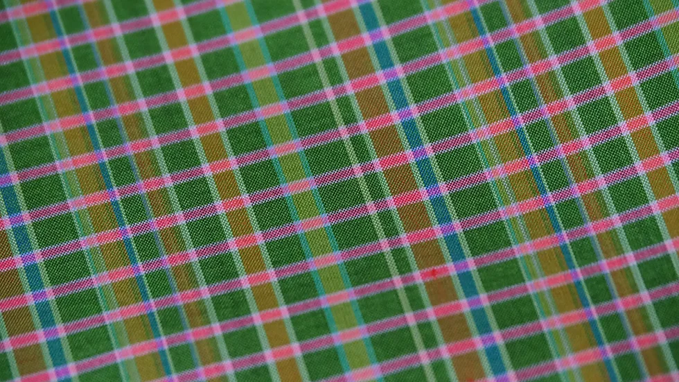 ผ้าไหมลายสก็อต เนื้อเรียบ ขายตามความยาวหลา สีคละสี รหัส A8-CT-100228