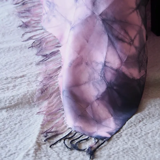 ผ้าคลุมไหล่ผ้าไหม ผืนใหญ่ มัดย้อม มีชายครุย ขนาด 100x190ซม. สีน้ำเงิน รหัส ZYH-CT-102636