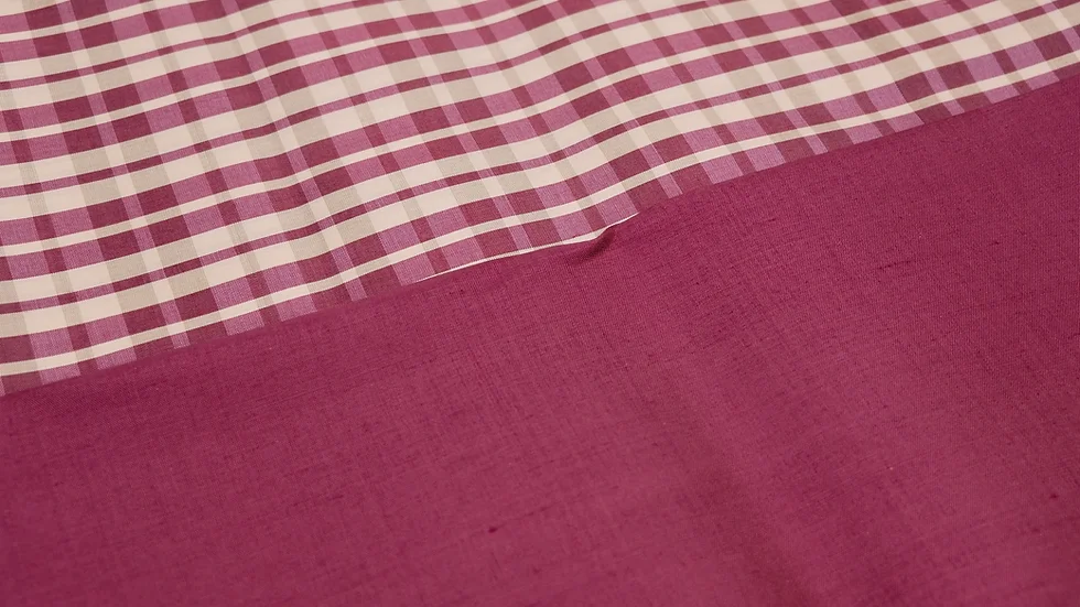 (ผ้าชุด)ไหมลายสก็อต ไหมแท้ ขนาด 1x4 หลา (ผ้าลาย2หลา+สีพื้น 2หลา) สีแดง รหัส A90-CT100621