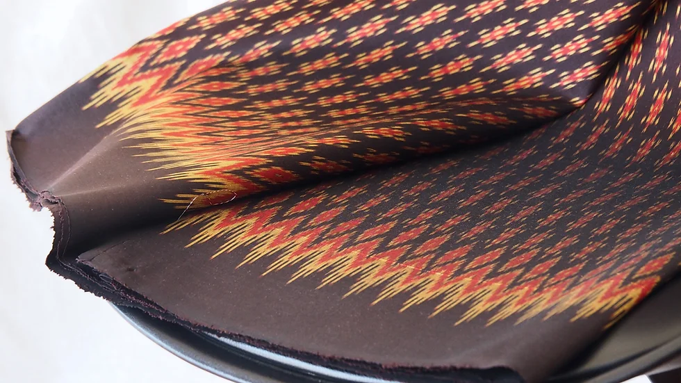 ซิ่น ผ้าไหมมัดหมี่ ไหทแท้ ขนาด 1x2หลา ลายเต่าน้อย พื้นสีน้ำตาล รหัส R1Q-CT-1205674