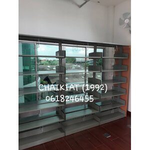 ชั้นหนังสือ