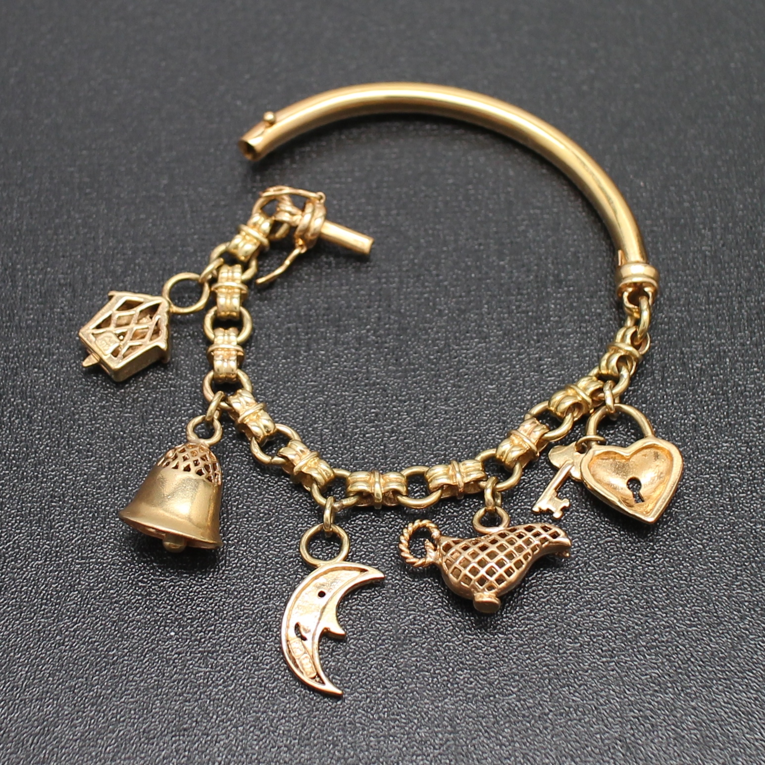 BL25028 สร้อยข้อมือกึ่งกำไลตุ้งติ้ง พระจันทร์เสี้ยว บ้าน กระดิ่ง ทองแท้ 90% นน. 35.4 กรัม ยาว 17 ซม. งานรุ่นเก่า