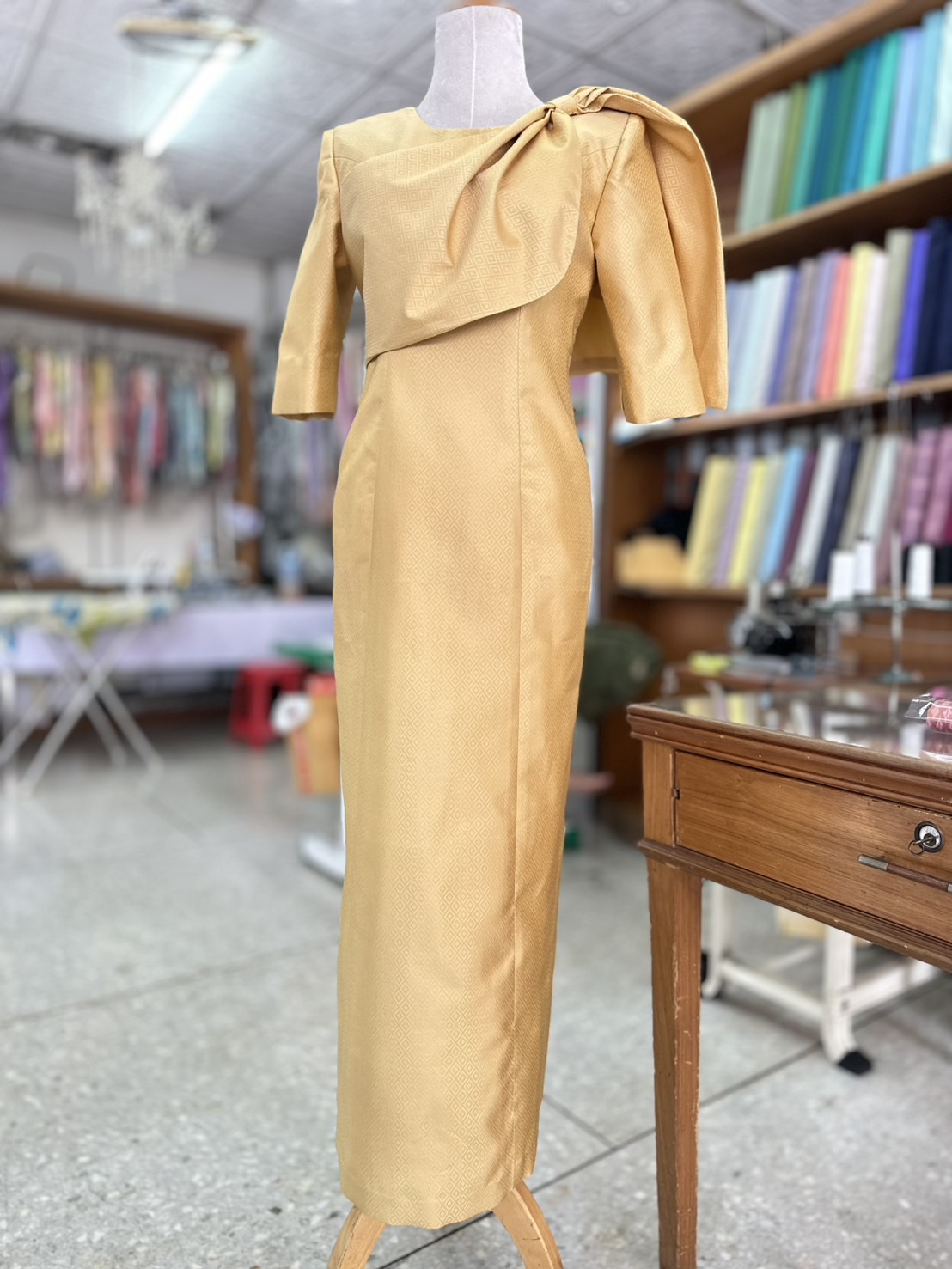 แบบตัดชุด ชุดเดรสผ้าไหม (ไม่รวมผ้า) chobmai รหัส CUT-ST-111567