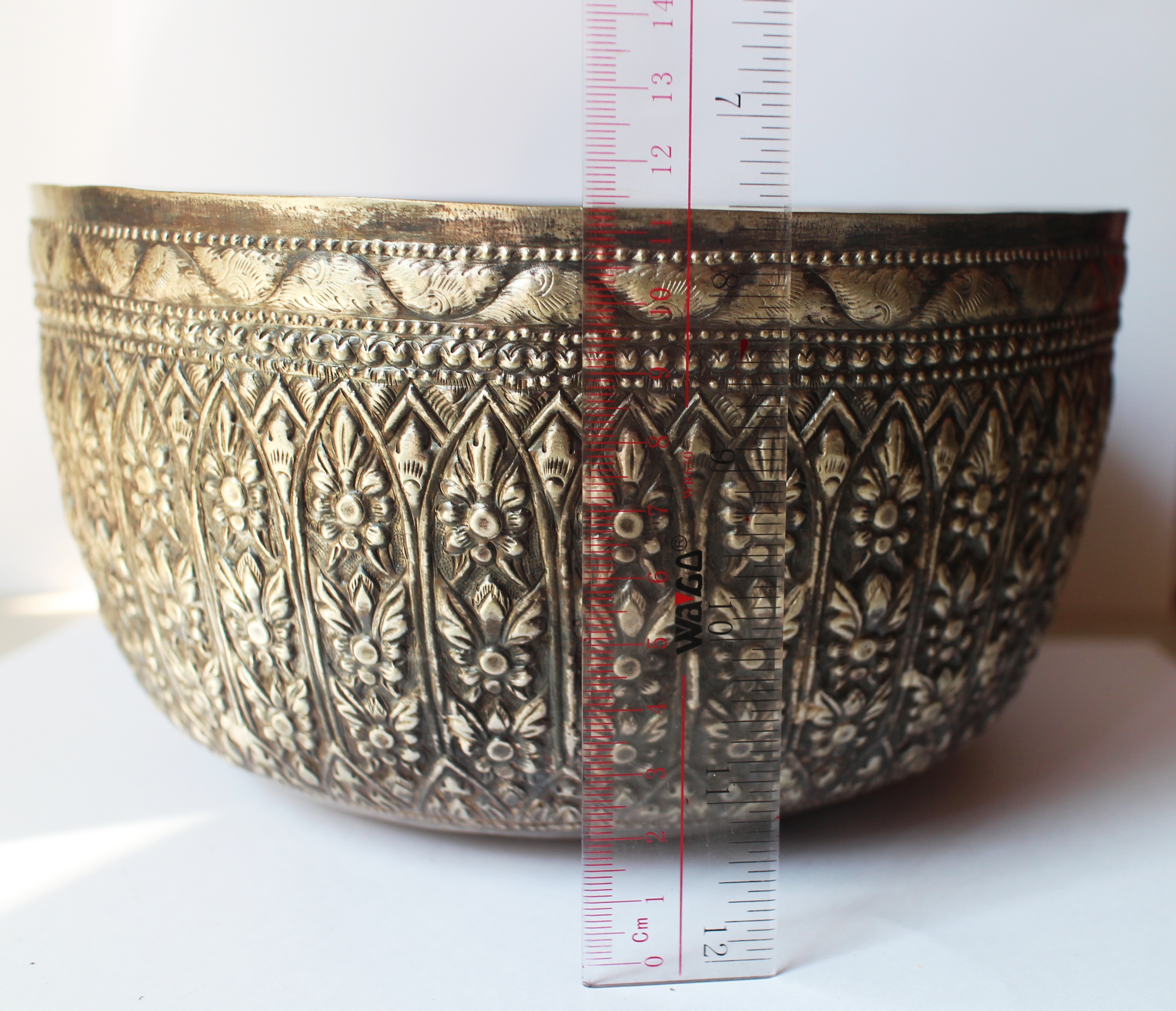 SI116 ขันเงินลายไทย งานเก่าเก็บ เงินแท้ 92.5% ปากขันกว้าง 22 cm. ลึก 11.5 cm. นน. 364.4 กรัม