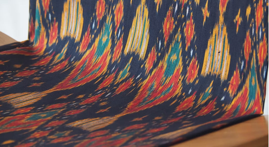 ซิ่น ผ้าไหมมัดหมี่ ไหมบ้าน ขนาด 1x2หลา พื้นสีดำ รหัส CISP-CT-103088