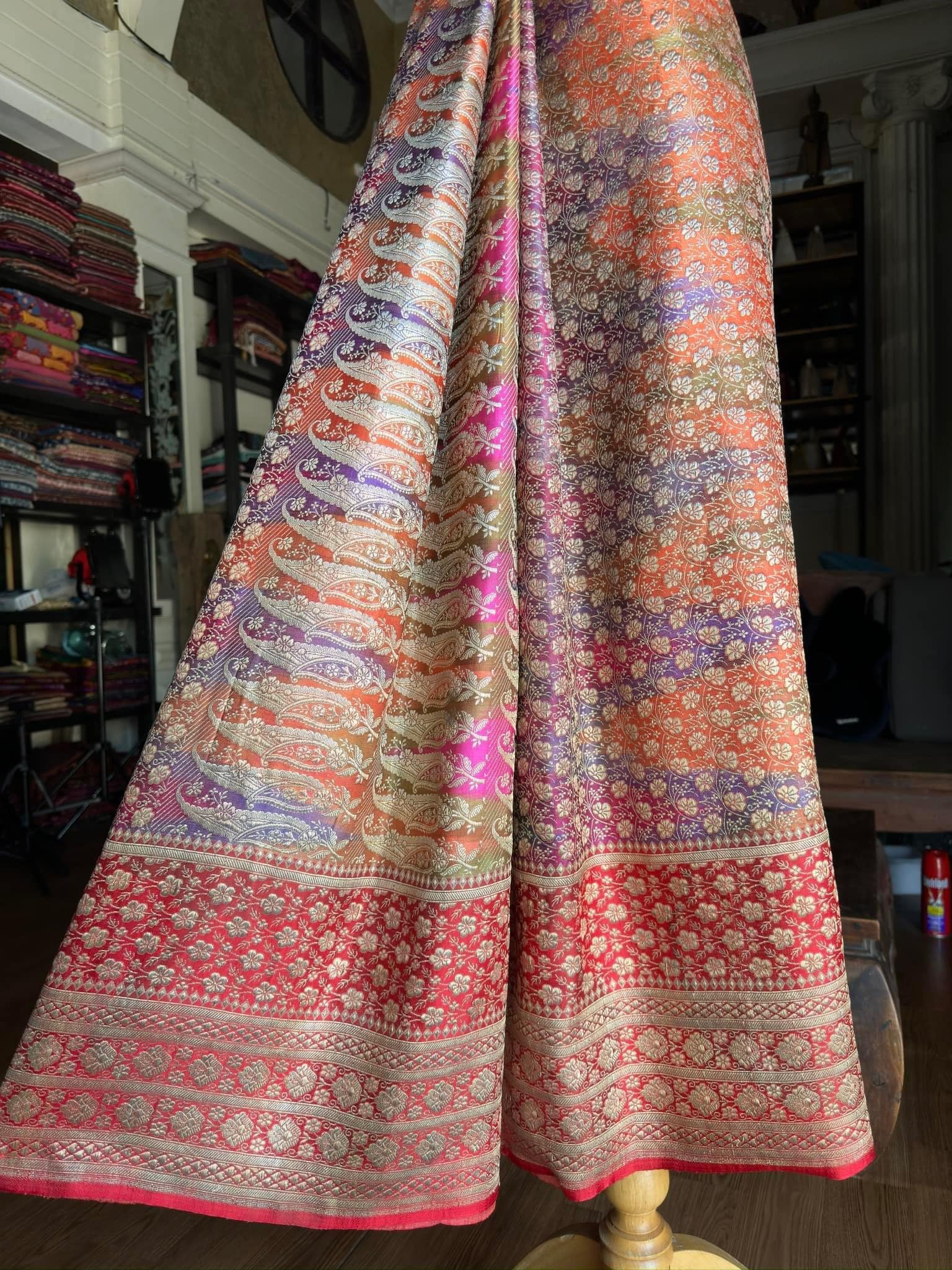 ซิ่น ผ้าปาโตล่า ไหมแท้ มีหน้านาง ขนาด 110x215ซม. สีคละสี รหัส N9-SIL-GN5