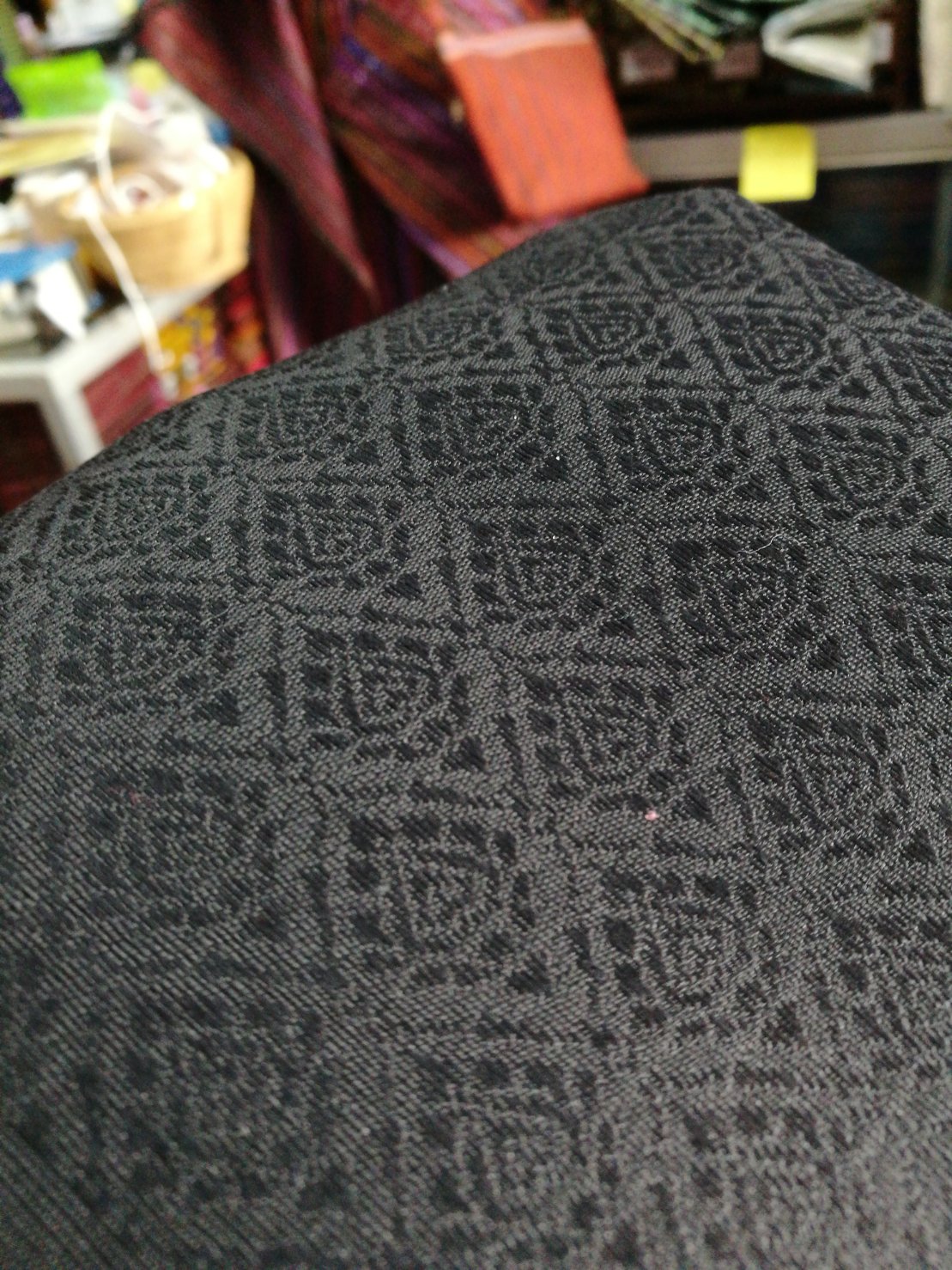 (ผ้าชุด)ไหมยกสุรินทร์ ขนาด 1x4เมตร (ลาย 2เมตร+สีพื้น 2เมตร) สีดำ รหัส N10-NY0710663