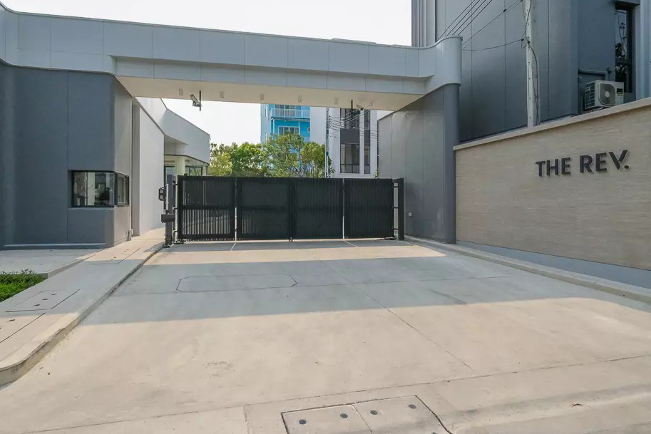 🏡 ขายบ้านราคาเท่าคอนโด “กลางสุขุมวิท” ที่ใกล้รถไฟฟ้าปุณณวิถี เดินเข้าออกได้ ไม่ต้องกลัวแผ่นดินไหว? (ทาวน์โฮม The Rev สุขุมวิท 101)