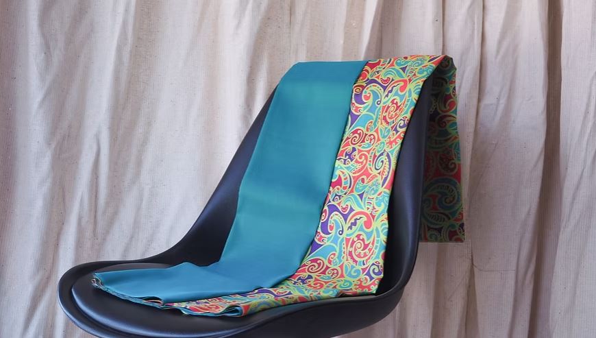 (ผ้าชุด)ไหมพิมพ์ลาย ไหมแท้ ขนาด 1x4หลา (ผ้าลาย2หลา+สีพื้น 2หลา) สีฟ้าเทอร์ควอย์ รหัส A40-CT-102012