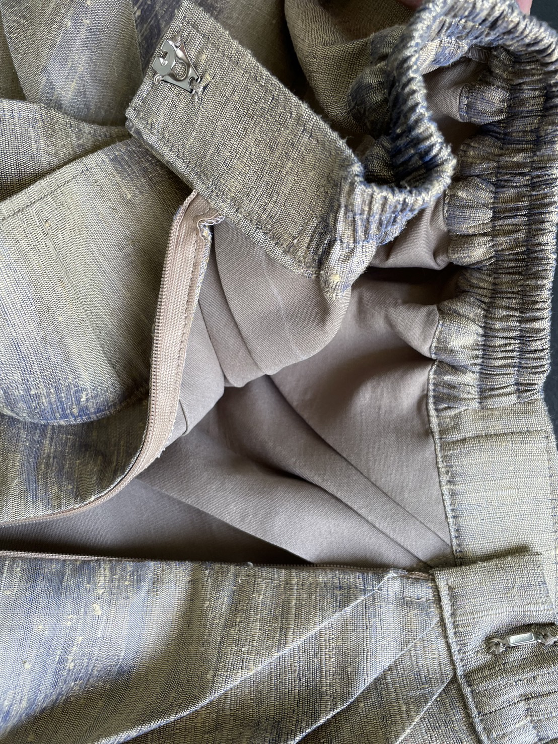 สั่งตัดเย็บ โจงกระเบน เอวยางยืด ติดตะขอ มีซิปซ่อนหลังทบหน้าผ้าโจง ทรงตามแบบ (ไม่รวมผ้า) รหัส CUT-JHN-0730671