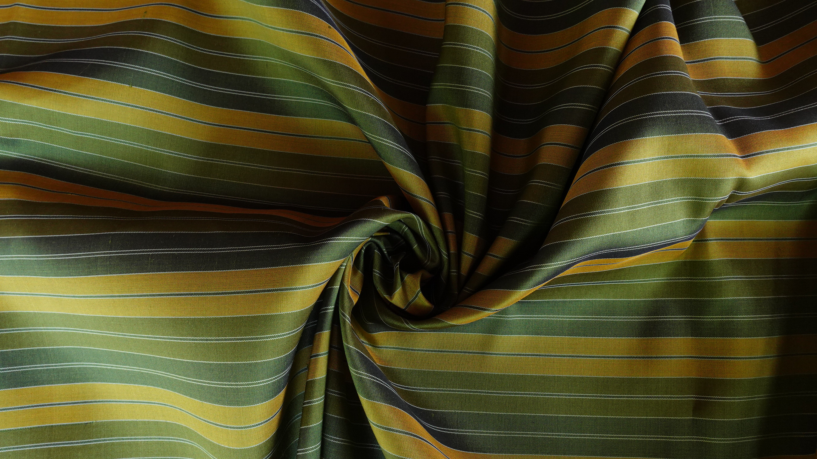 ผ้าไหม ลายริ้ว ไหมแท้ multicolor ลายขาวม้า สีเขียวขี้ม้า (ราคาต่อเมตร) รหัส MC-76-P4586