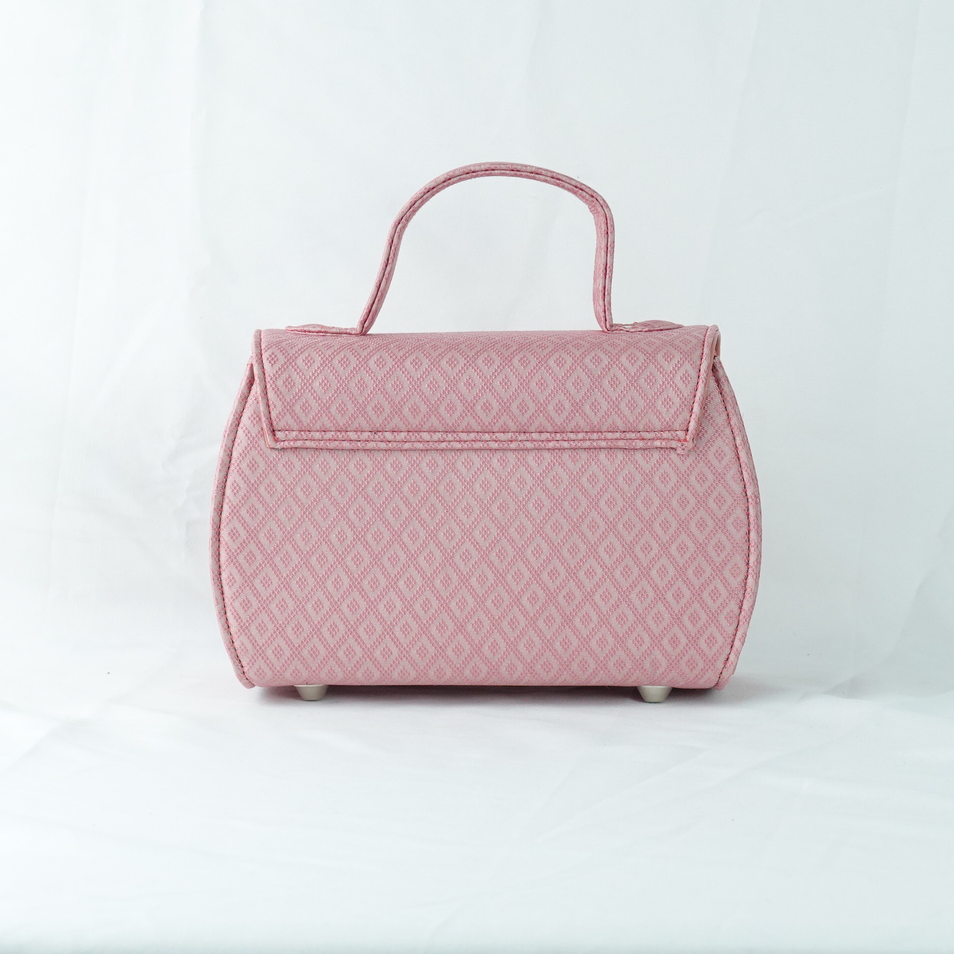 กระเป๋าถือผ้าไหมทรงกล่องฝาพับ ขนาด 21x13x10ซม.ความสูงหูจับ 7ซม. สีชมพู รหัส GLA-TT-060468148
