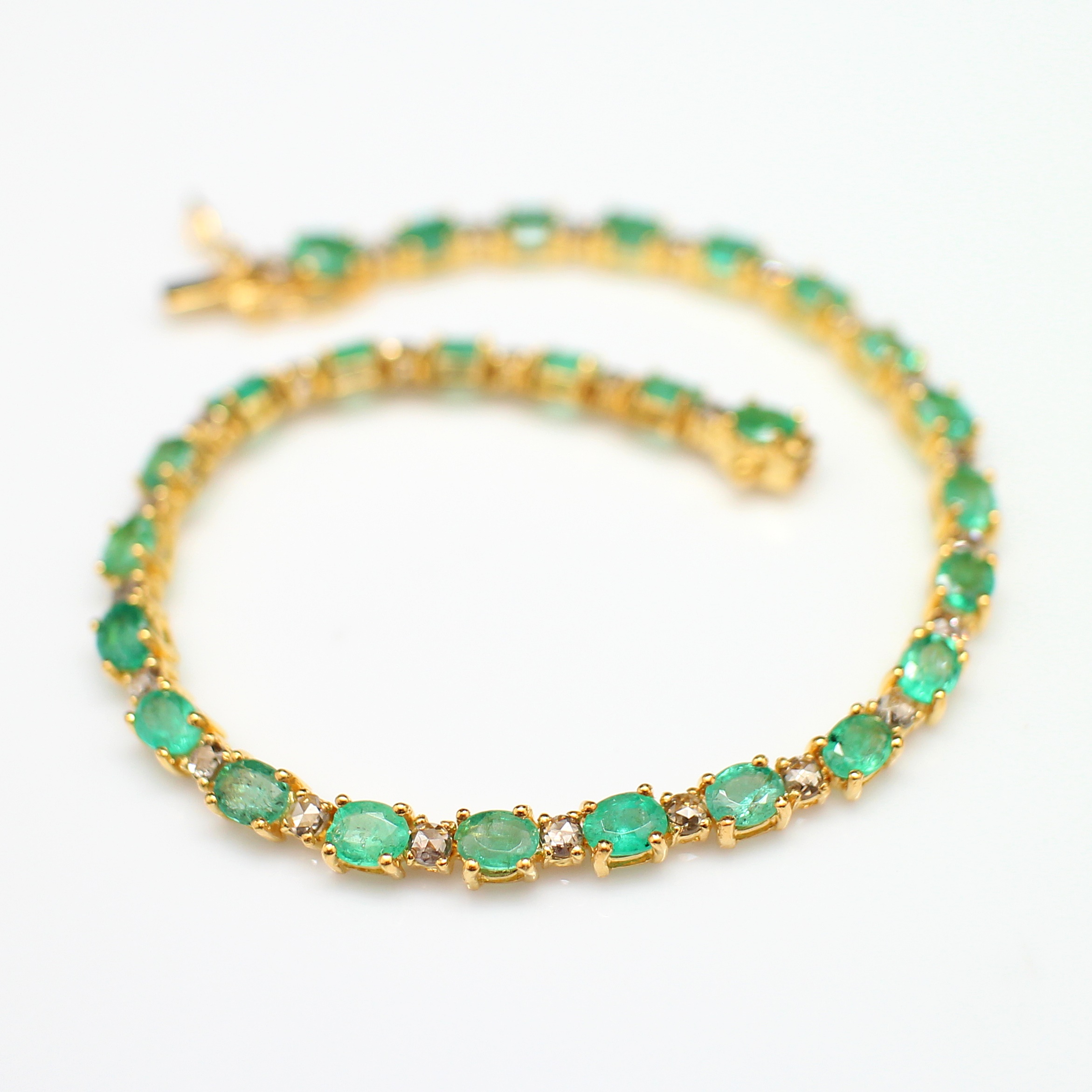 BL25011 สร้อยข้อมือมรกตคั่นเพชรซีกลูกโลก ทองแท้ 14k นน.รวม 5.53 กรัม ยาว 16 ซม.