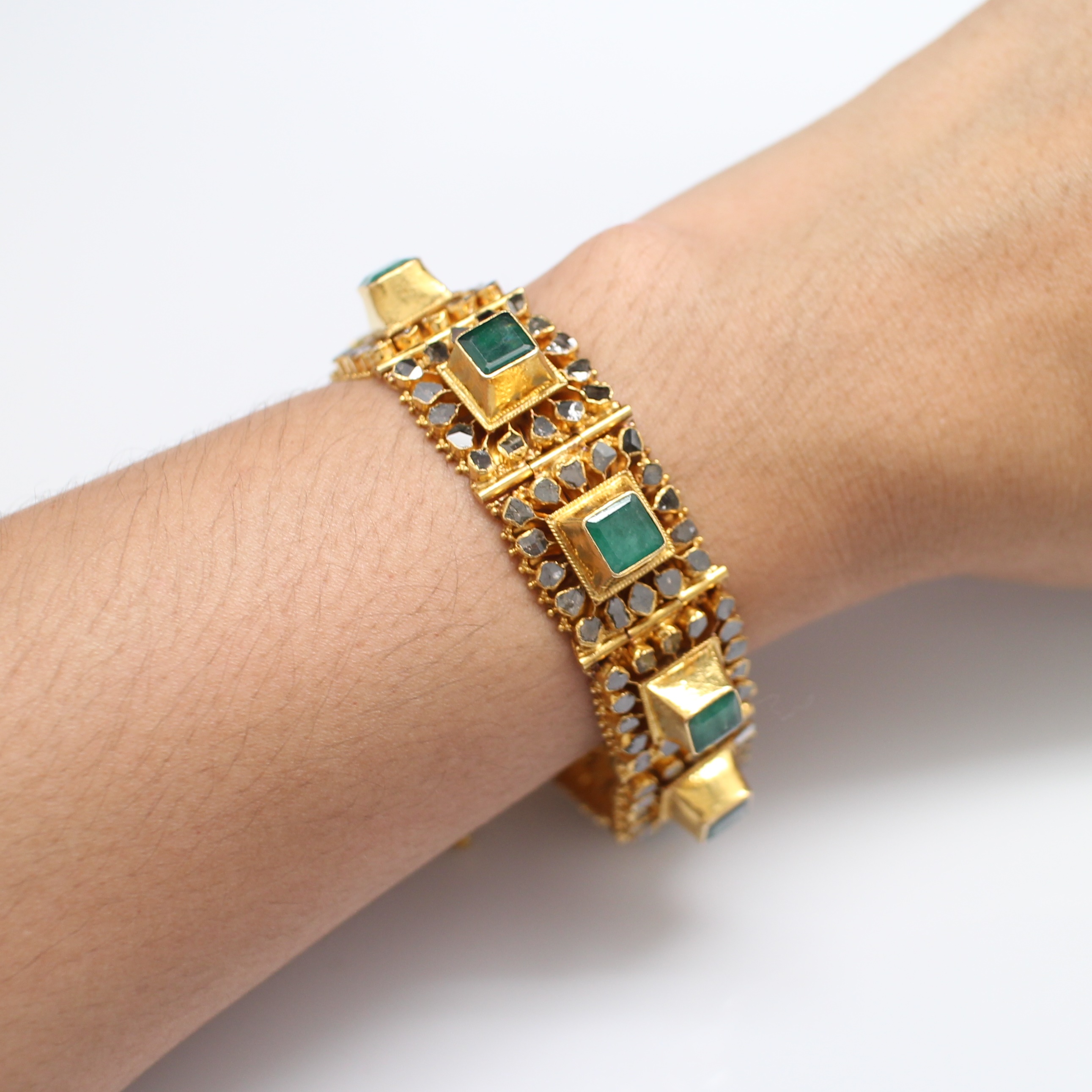 BL25040 สร้อยข้อมือเพชรซีกยอดมรกต ทองแท้ 90% นน.รวม 61.2 กรัม ยาว 17.5 ซม. งานเก่า สวยสภาพดีมาก