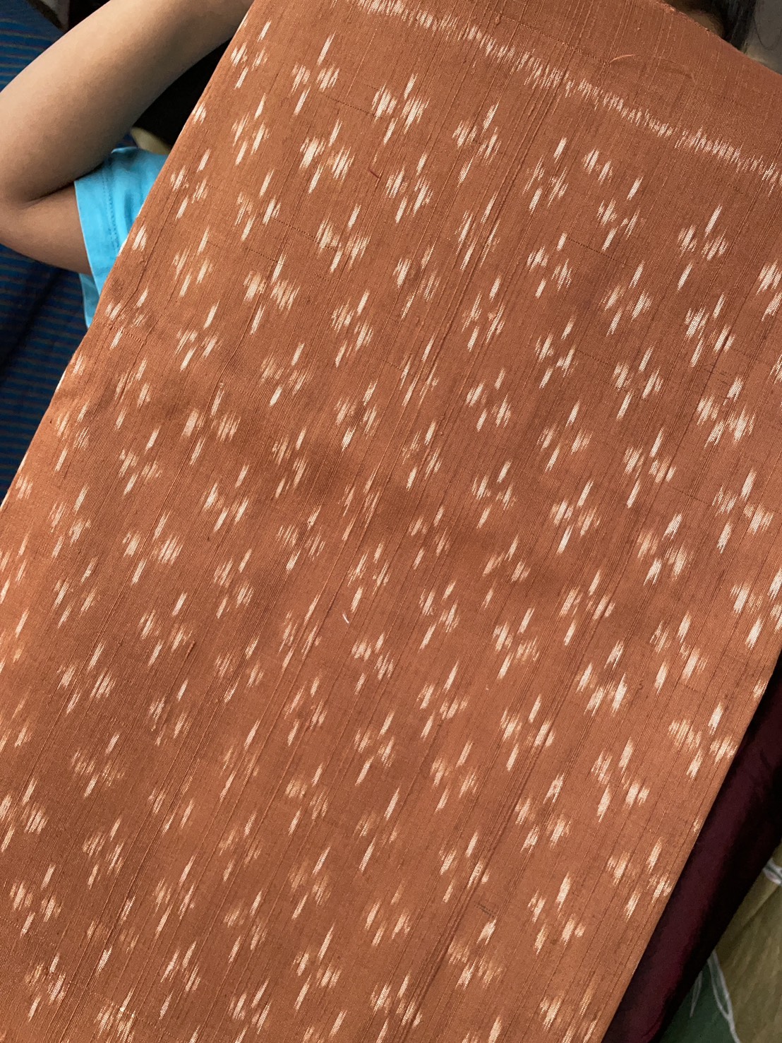 ผ้าไหมมัดหมี่ เนื้อไหมบ้าน ไหมแท้ สีธรรมชาติ ลายดอกแก้วน้อย สีส้มน้ำตาลอิฐ ตัดขายเป็นเมตร รหัส CISP-NY-SKU-39320