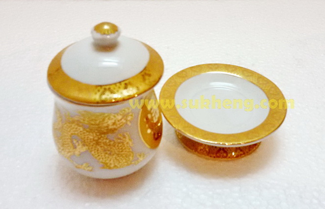 ถ้วยน้ำกระเบื้องลายมังกรทองคู่มีฝาปิด ขนาด 6 cm.