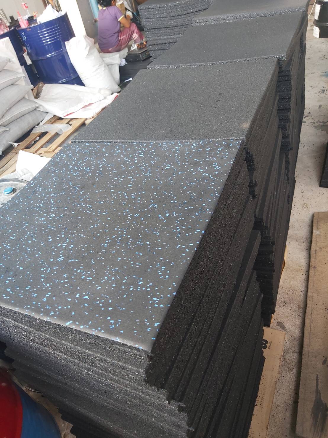 โรงงานผลิตแผ่นยางปูพื้นห้องฟิตเนส