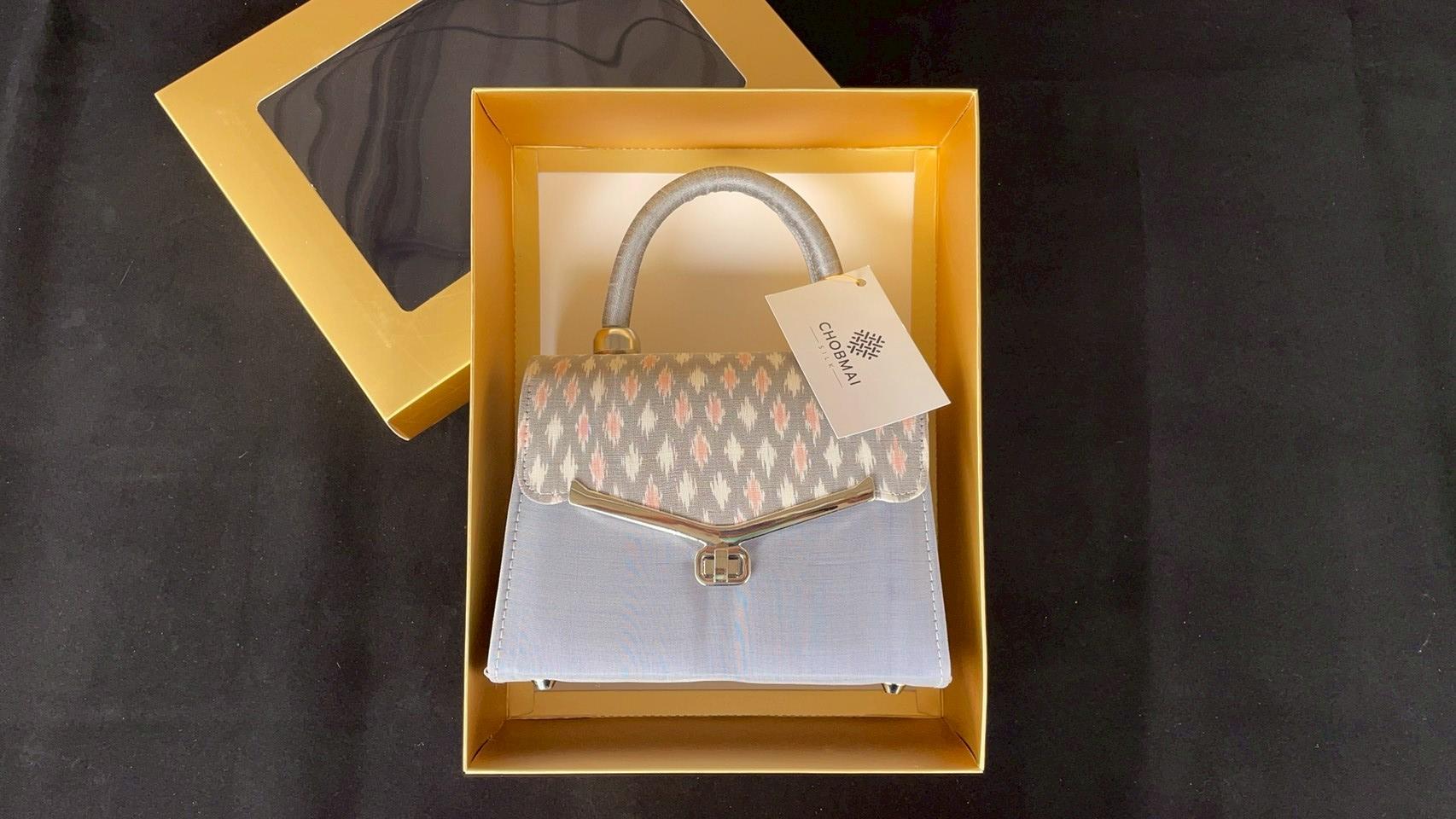 กล่องฝาครอบ เมทลิค ขนาด 12x9.2x3.8นิ้ว. ผูกโบว์ พร้อมส่งมอบ รหัส BX-ME-09116811