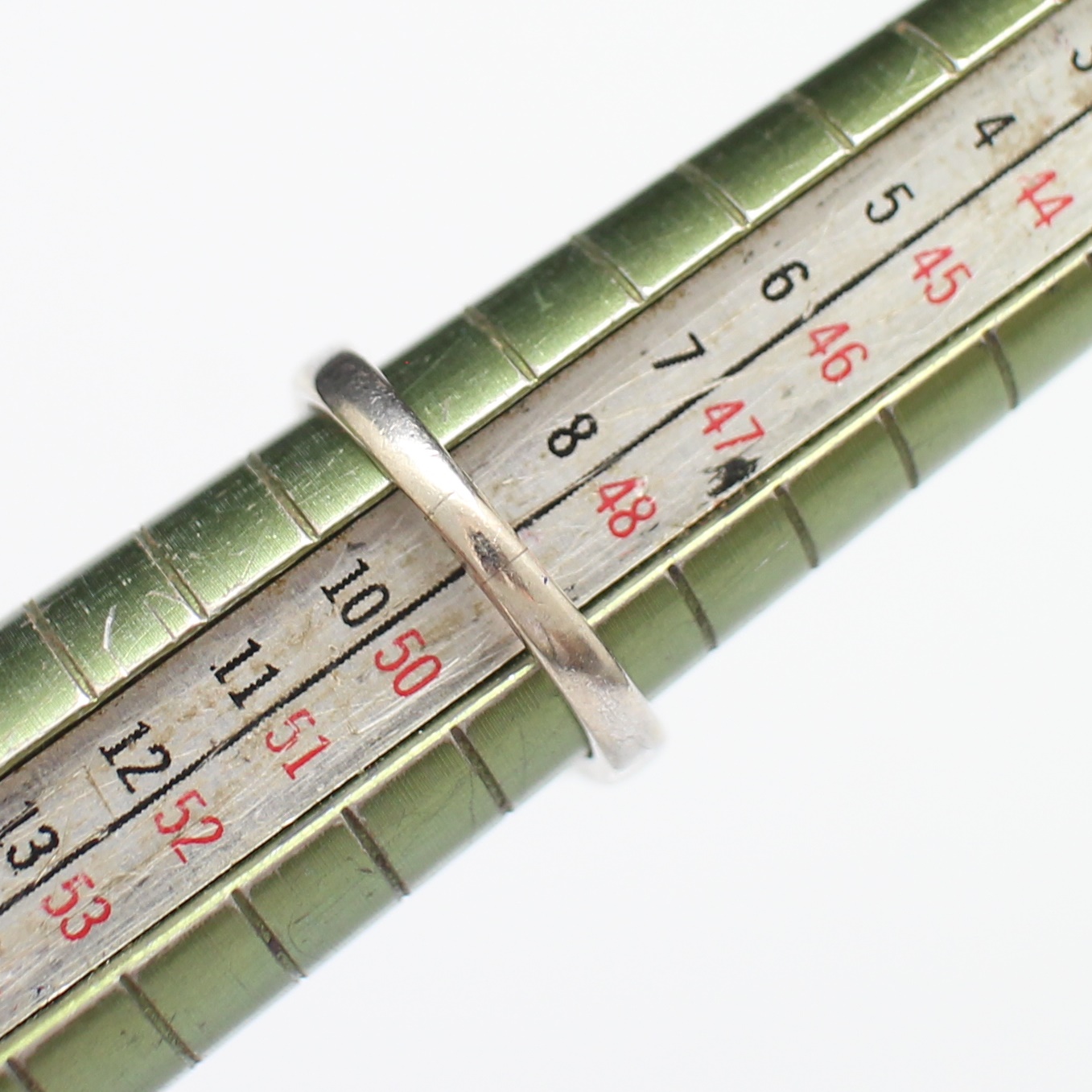 RG250186 แหวนไพลินแถวล้อมเพชร เพชรแท้ 0.28 กะรัต ตัวเรือนปาหะ นน.รวม 3.2 กรัม ขนาดแหวน 49