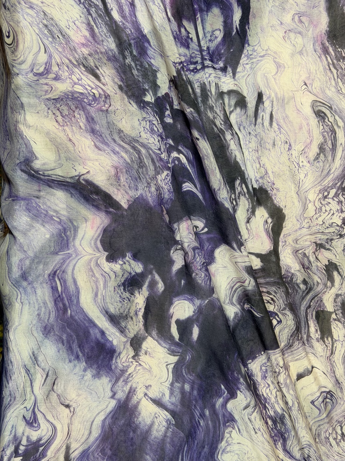 ผ้าไหมทอมือบาติก สีม่วงเทาขาว (ราคาต่อเมตร) รหัส A11-Kaya-1204684