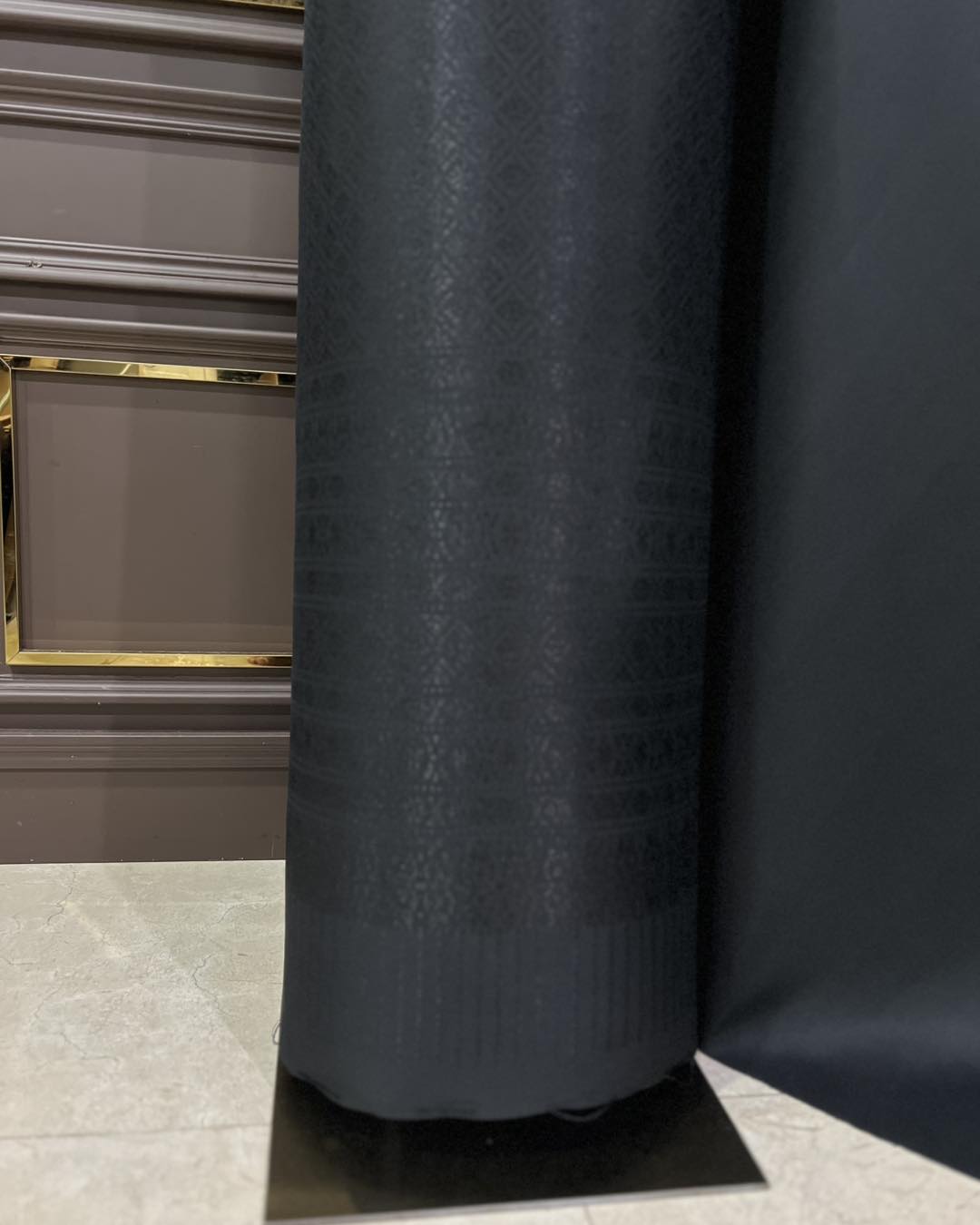 (ผ้าชุด)ผ้าไหมยกดอกลำพูน ยกดอกดิ้นดำ ขนาด 1.03x4.30เมตร ลายดาวล้อมเพชร พื้นสีดำ รหัส N90-29-TR0547