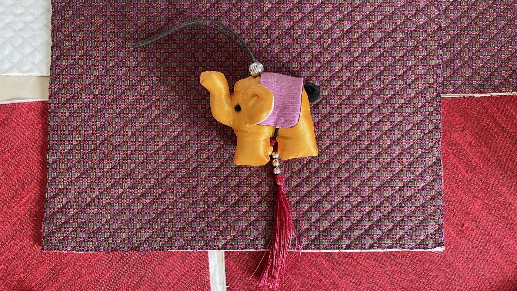 สั่งผลิตตุ๊กตาช้าง ขนาด 6x7ซม. (แพ็ค 12 ชิ้น) คละสี คละลาย รหัส RNB-34-053068