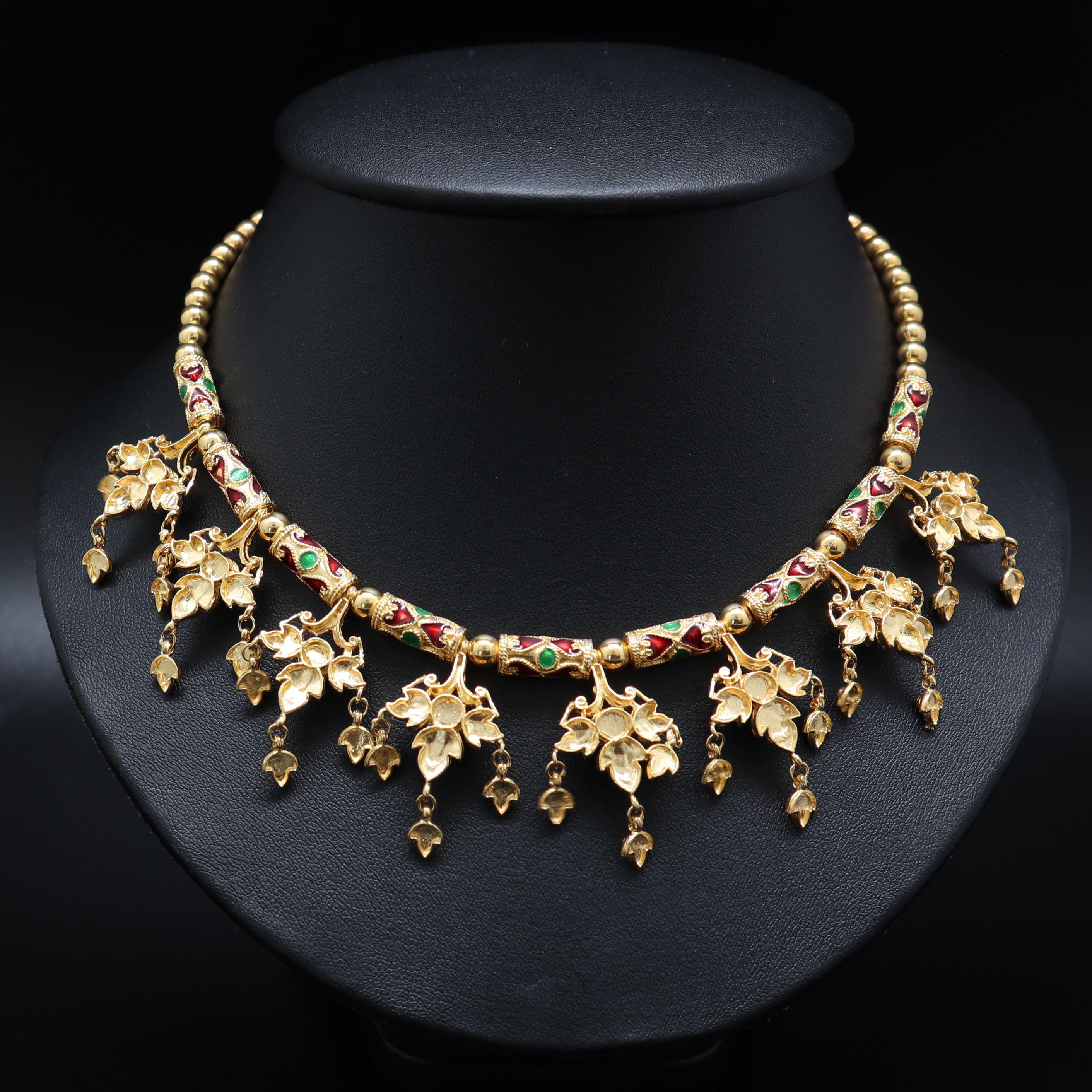 SI296 ชุดสังวาลย์พร้อมสร้อยข้อมือ สร้อยคอ ต่างหู ตัวเรือนเงินแท้ลงยา ประดับแก้ว สร้อยคอหนัก 62.2 กรัม สร้อยข้อมือ 2 เส้นหนัก 90.2 กรัม ยาว 17.5 ซม.