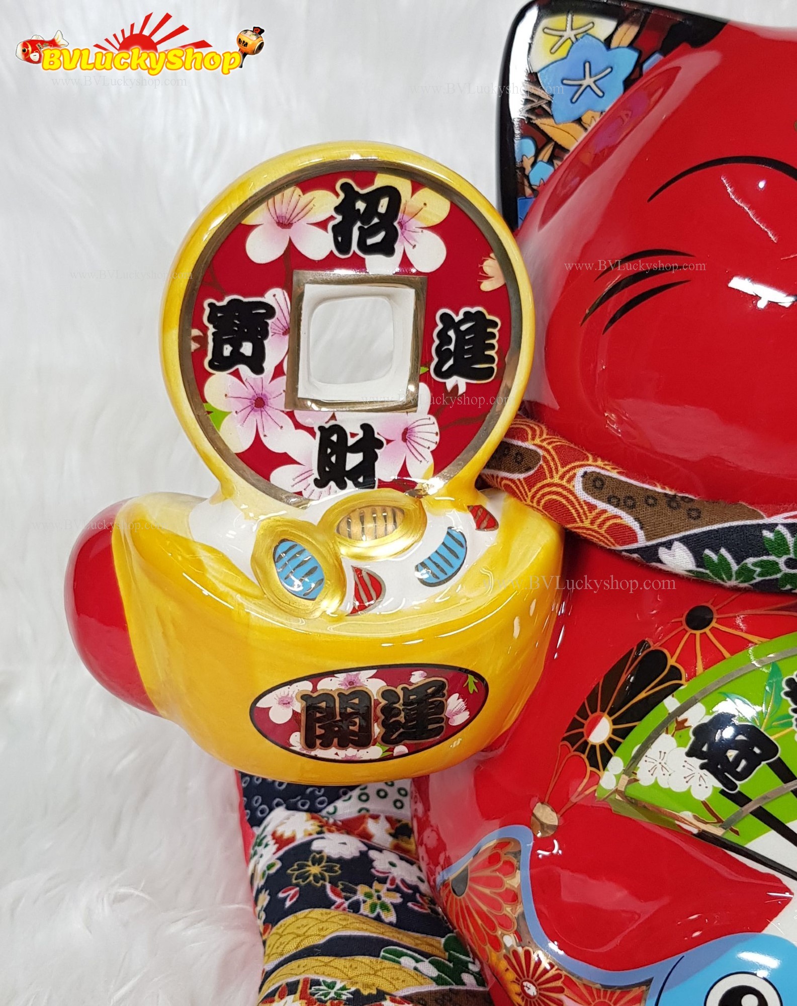 แมวกวัก แมวนำโชค สูง 7.5 นิ้ว ถือก้อนทองเหรียญเงิน - เซรามิค สีแดง (86851)