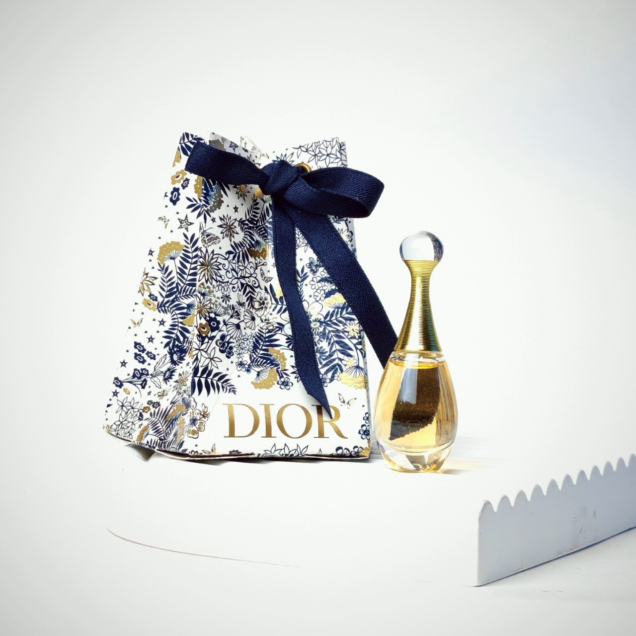 น้ำหอมจิ๋วมินิ Dior Jadore infinissime EDP 5ml แพคเกจ Limited แบบแต้มมีกล่อง ( Mini Perfume น้ำหอมขนาดพกพา) น้ำหอมจิ๋วมินิ ขวดน่ารัก ตั้งโชว์ก็สวย พกพาก็สะดวก หัวแต้มตามจุดชีพจร