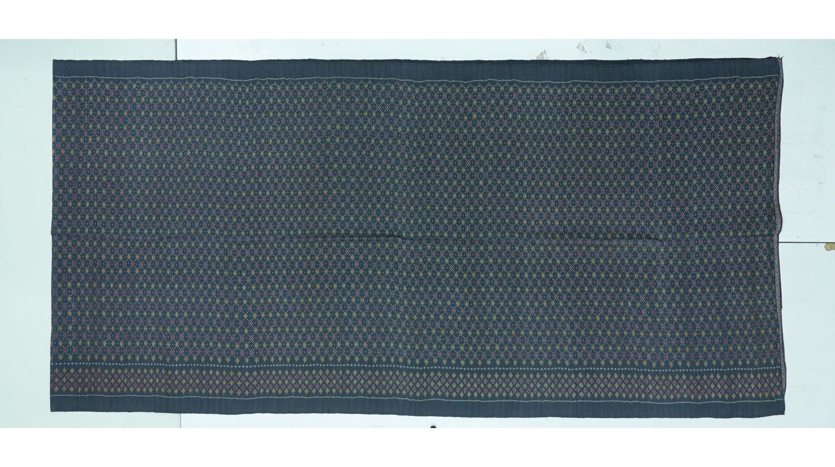 ซิ่น ผ้าไหมมัดหมี่ 3ตะกอ ขนาด 1x2เมตร ลายลูกกา สีเทา รหัส R2Q-ME-066-1220670918