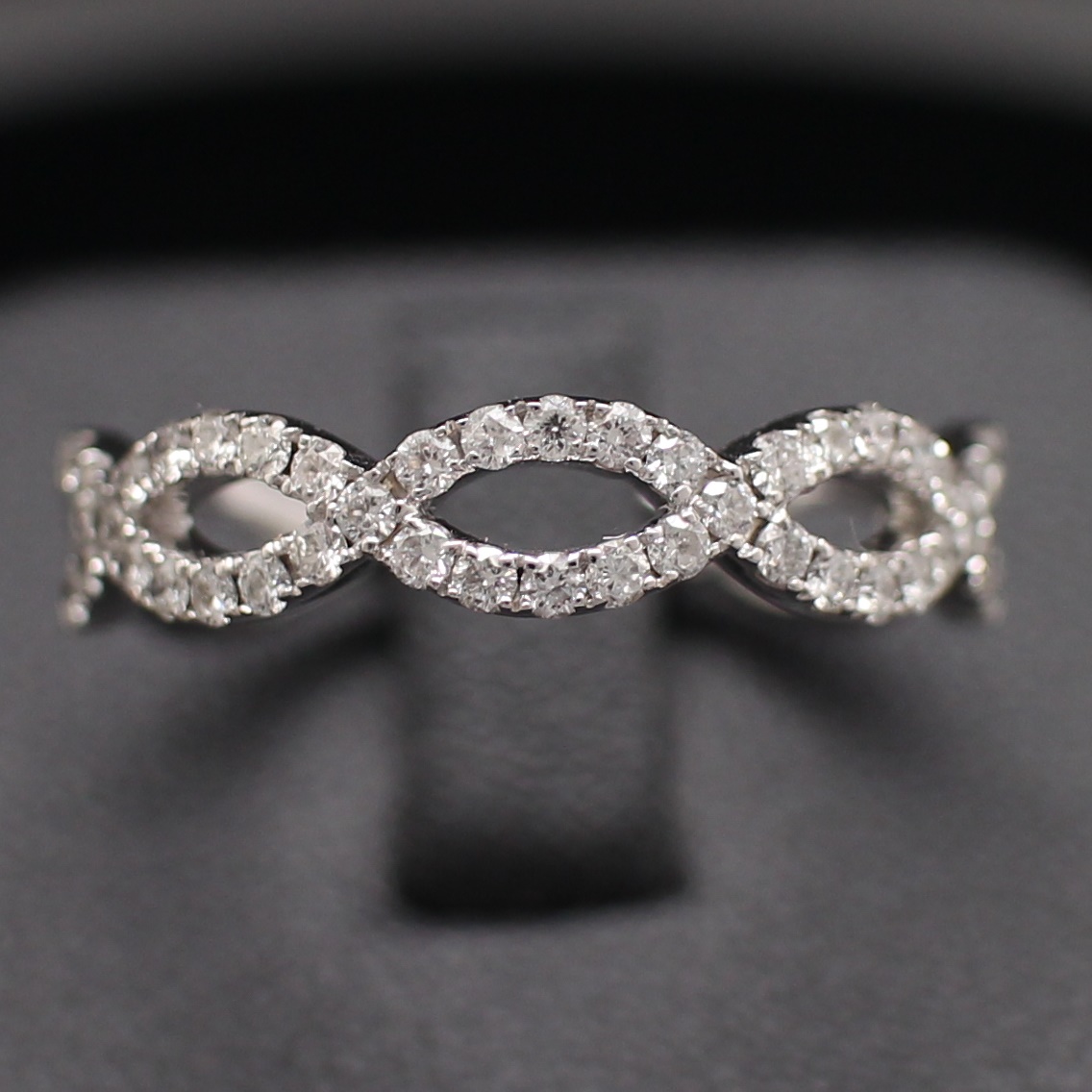 RG250150 แหวนเพชรอินฟินิตี้ เพชรแท้ 42 เม็ด 0.65 กะรัต ทองแท้ 18k นน.รวม 3.6 กรัม ขนาดแหวน 60